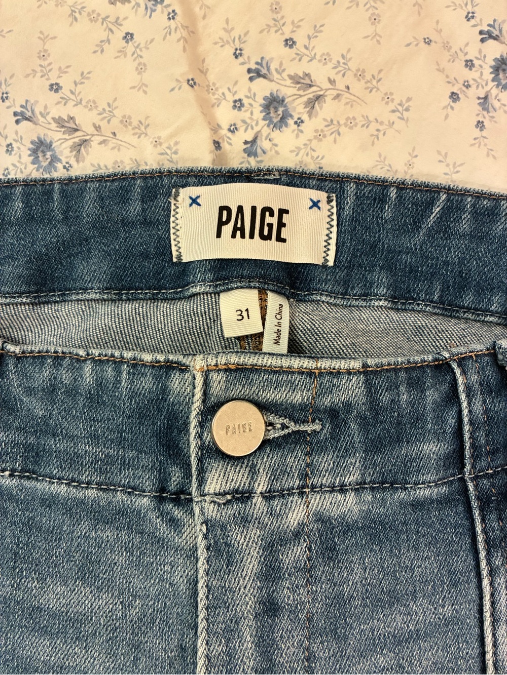 PAIGE MAYSLIE - Evereve Medium Wash Straight-Leg Jeans - Light Blue -